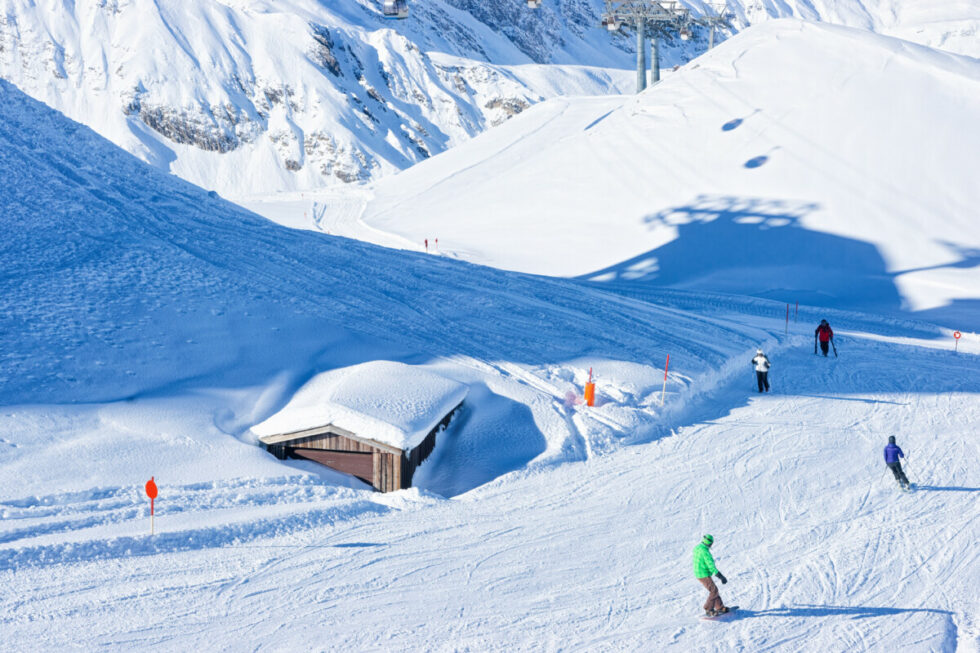 Mit Dem E-Auto - Skifahren Im Skigebiet Hintertuxer Gletscher – Magazin ...